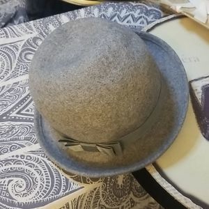 100 % wool grey hat.